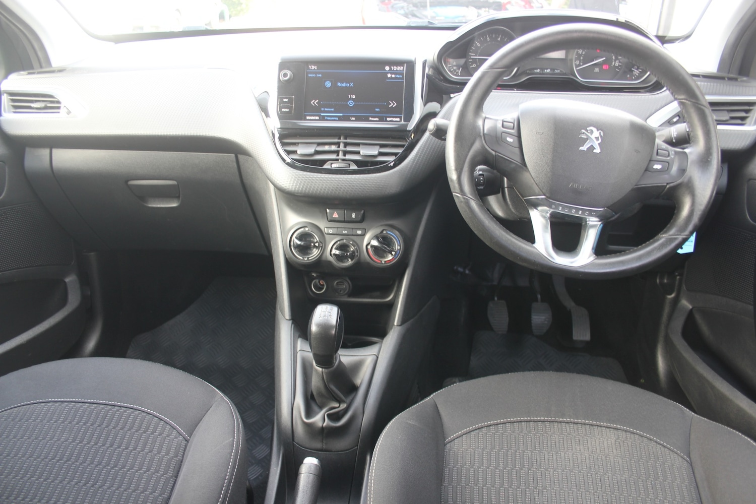 Used Peugeot 208 2017 for sale - 77918220: Photo 2