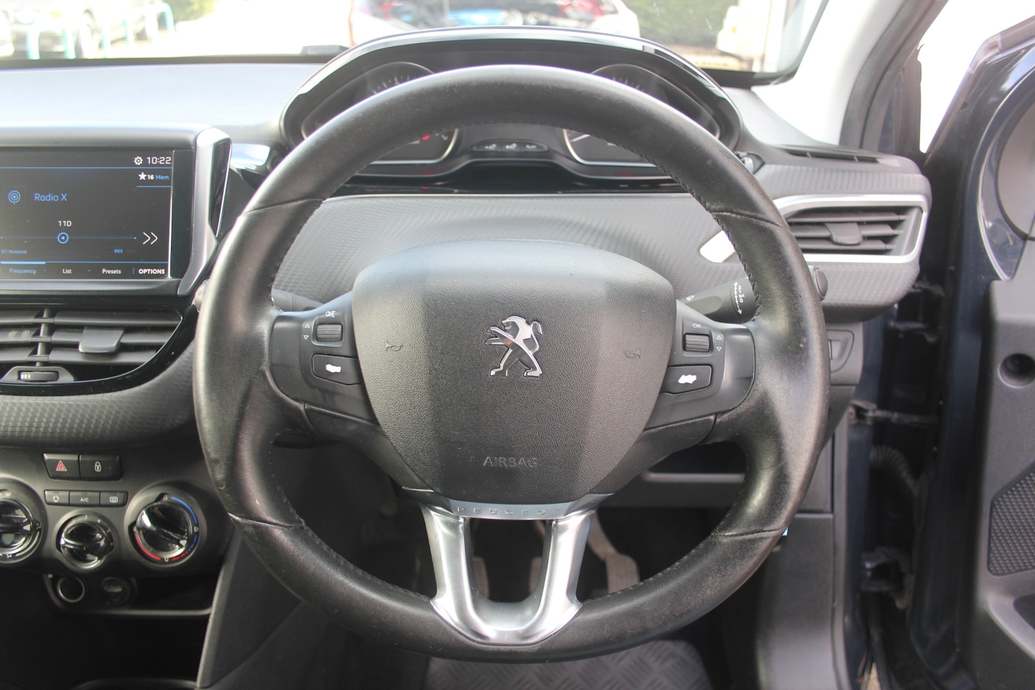 Used Peugeot 208 2017 for sale - 77918220: Photo 3