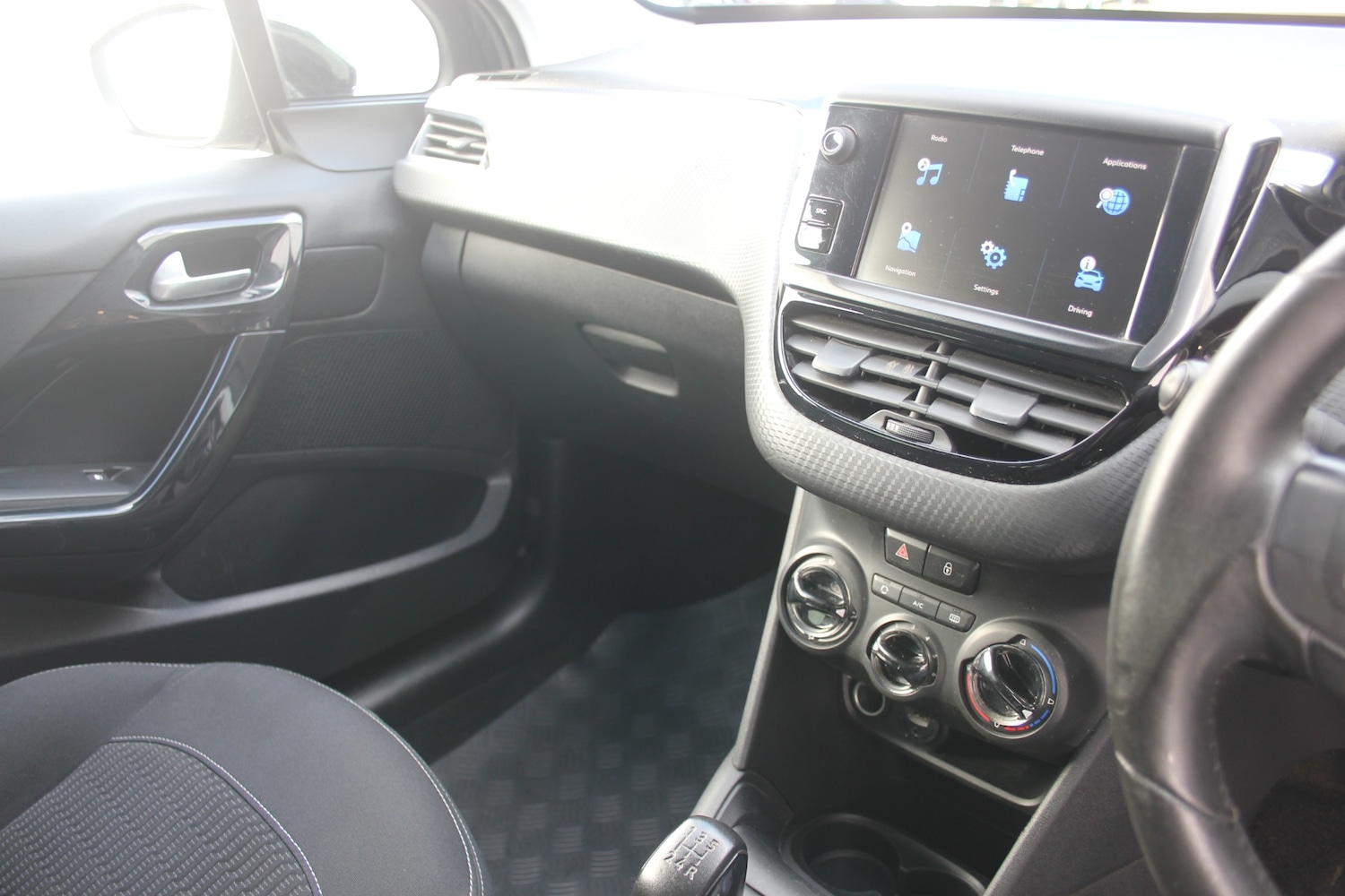 Used Peugeot 208 2017 for sale - 77918220: Photo 5