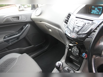 Used Ford Fiesta 2017 for sale - 76706997: Photo