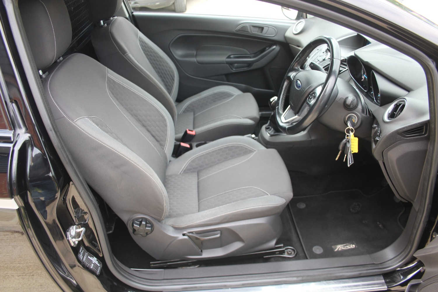 Used Ford Fiesta 2017 for sale - 76706997: Photo 6