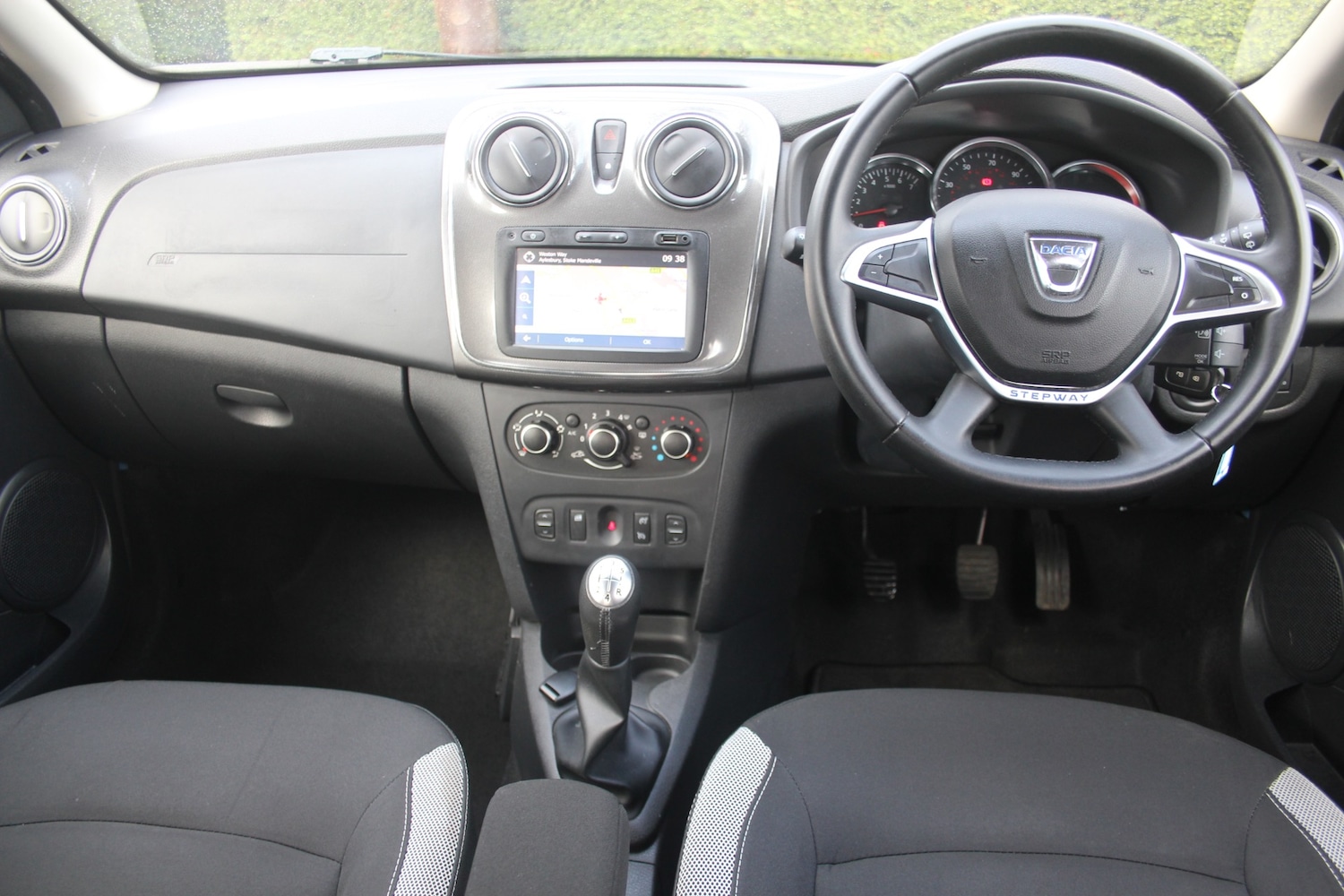 Used Dacia Sandero Stepway 2016 for sale - 77381195: Photo 2