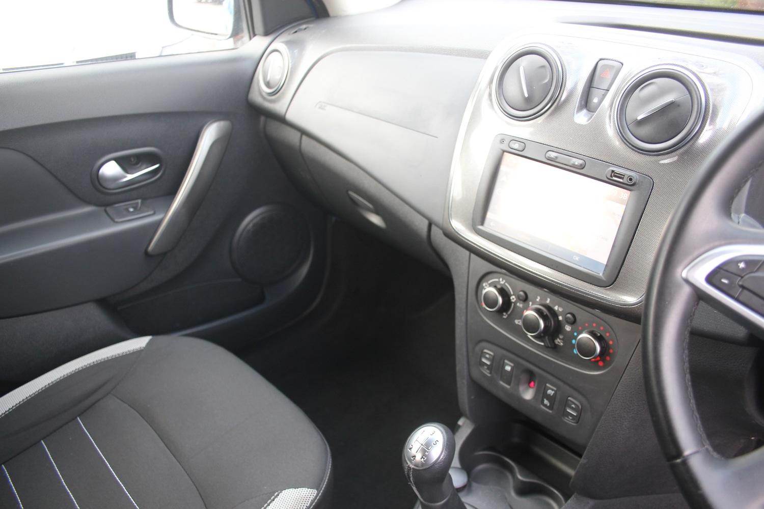 Used Dacia Sandero Stepway 2016 for sale - 77381195: Photo 6