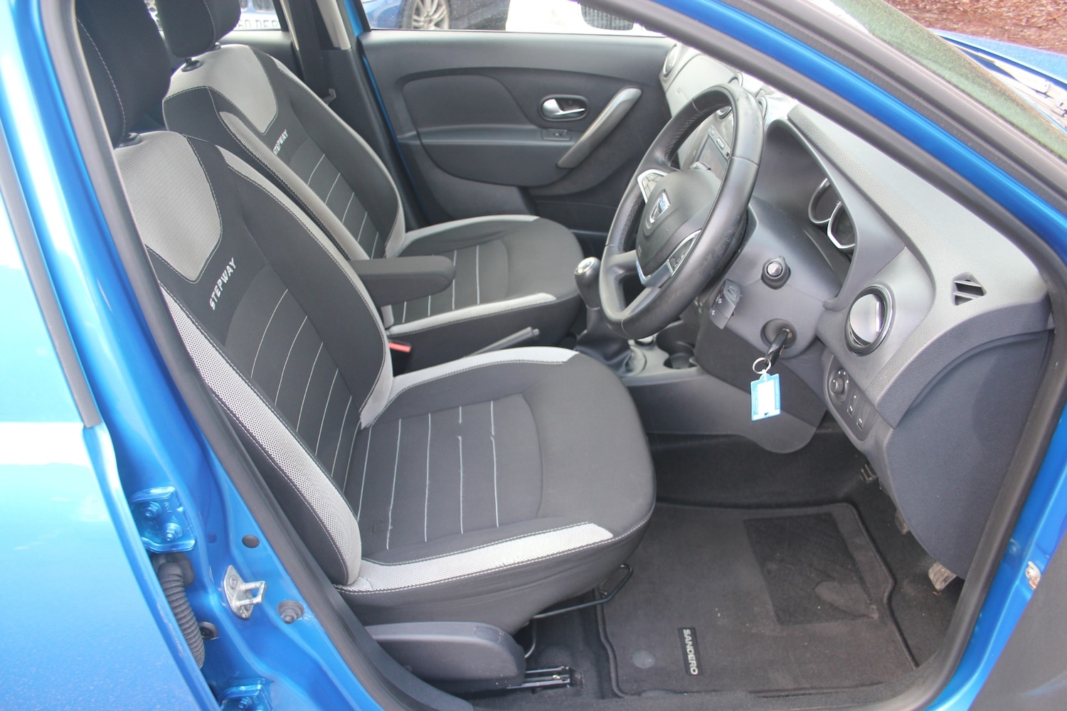 Used Dacia Sandero Stepway 2016 for sale - 77381195: Photo 8