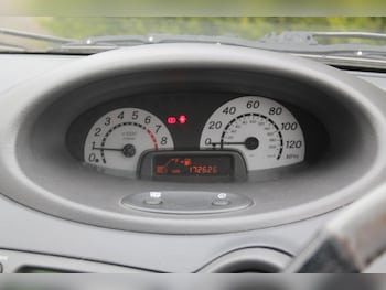 Used Toyota Yaris 2002 for sale - 77801921: Photo