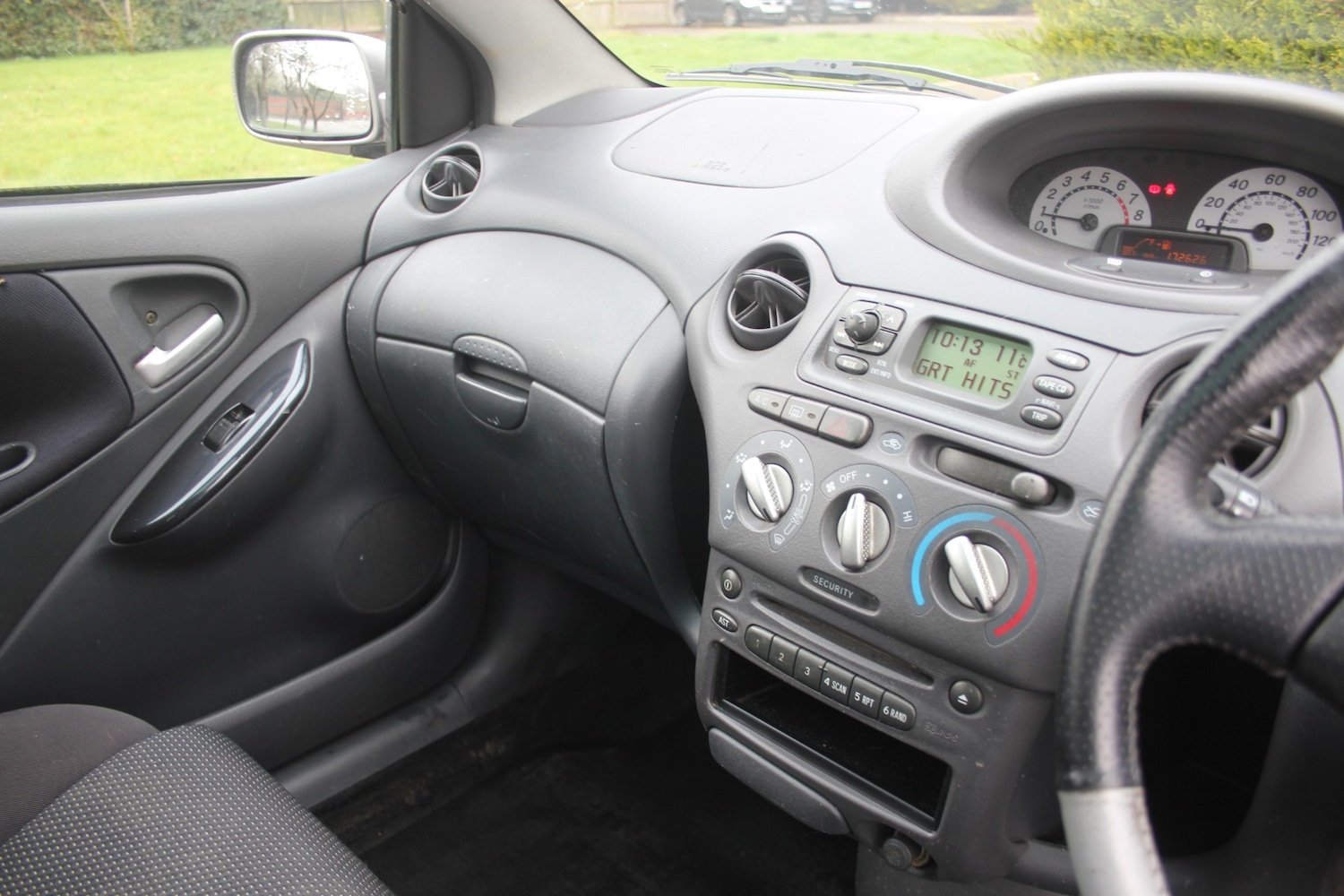 Used Toyota Yaris 2002 for sale - 77801921: Photo 5