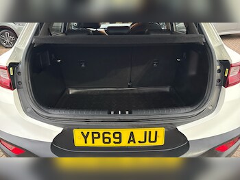 Used Kia Stonic 2020 for sale - 77544549: Photo