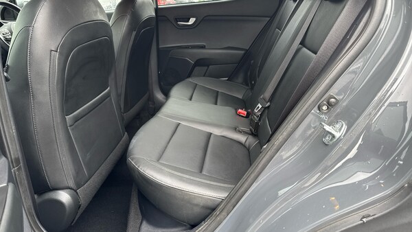 Used Kia Stonic 2023 for sale - 76035858: Photo 16