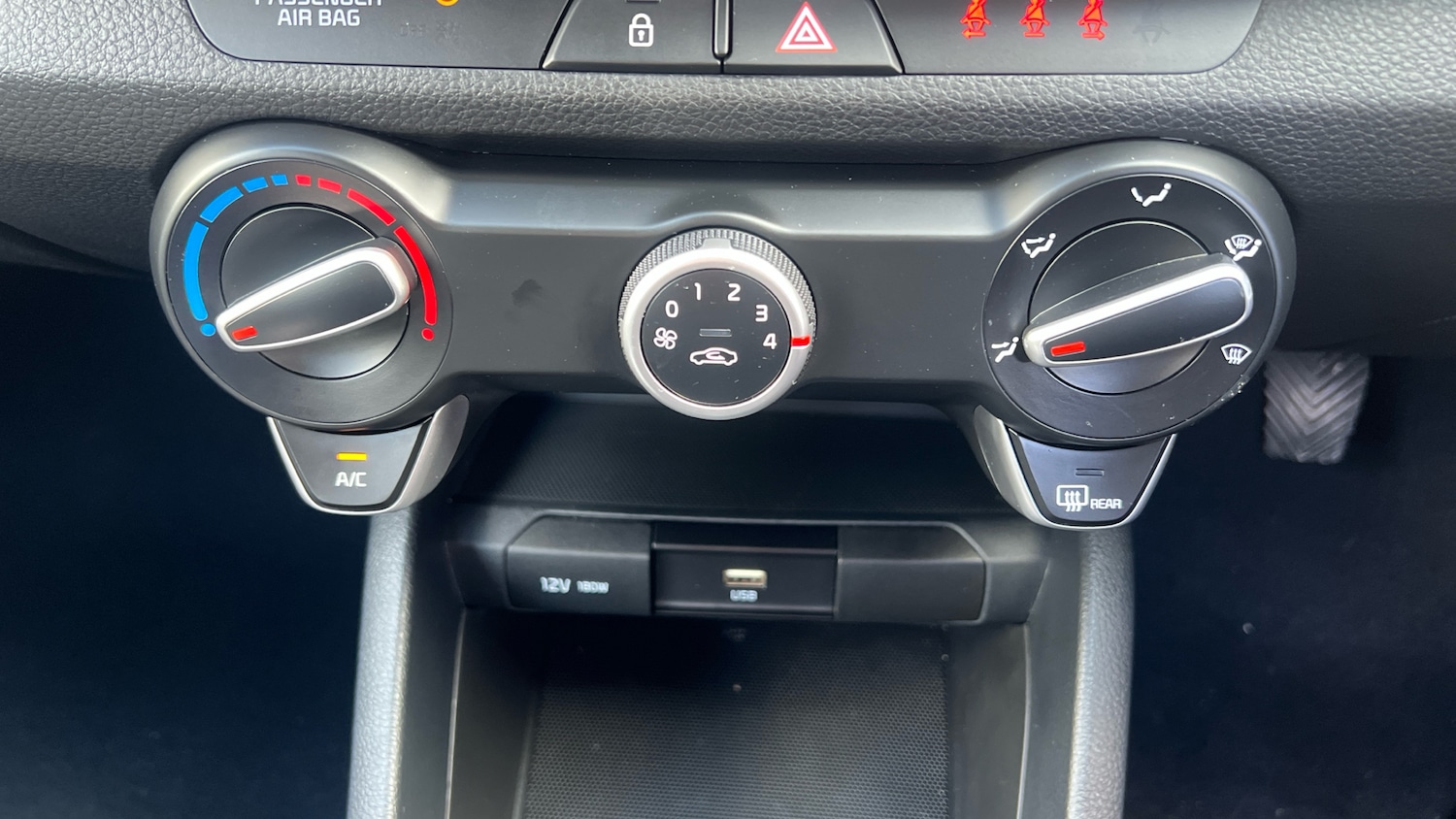 Used Kia Stonic 2024 for sale - 75960200: Photo 27