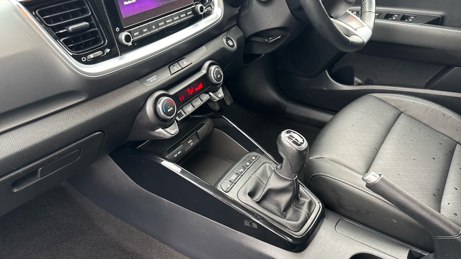 Used Kia Stonic 2023 for sale - 76577040: Photo 13