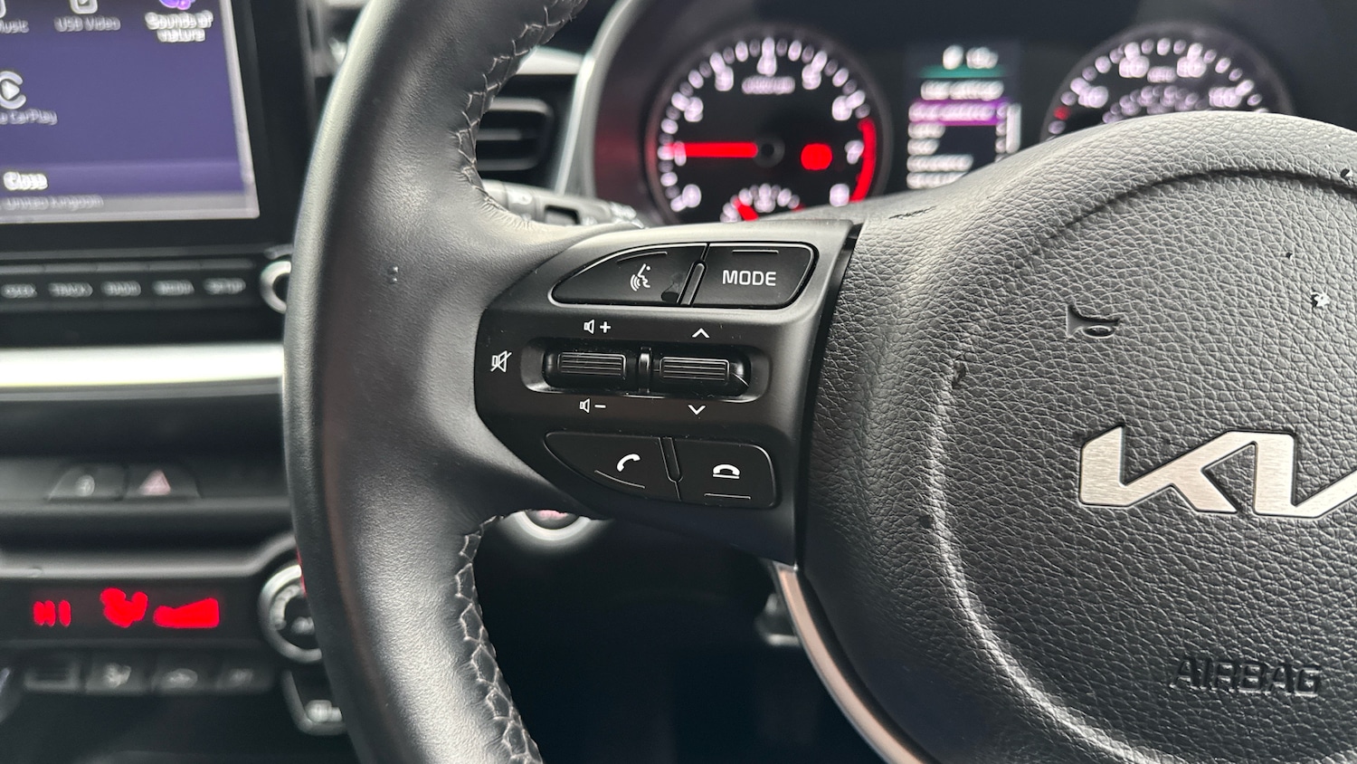 Used Kia Stonic 2023 for sale - 76577040: Photo 30