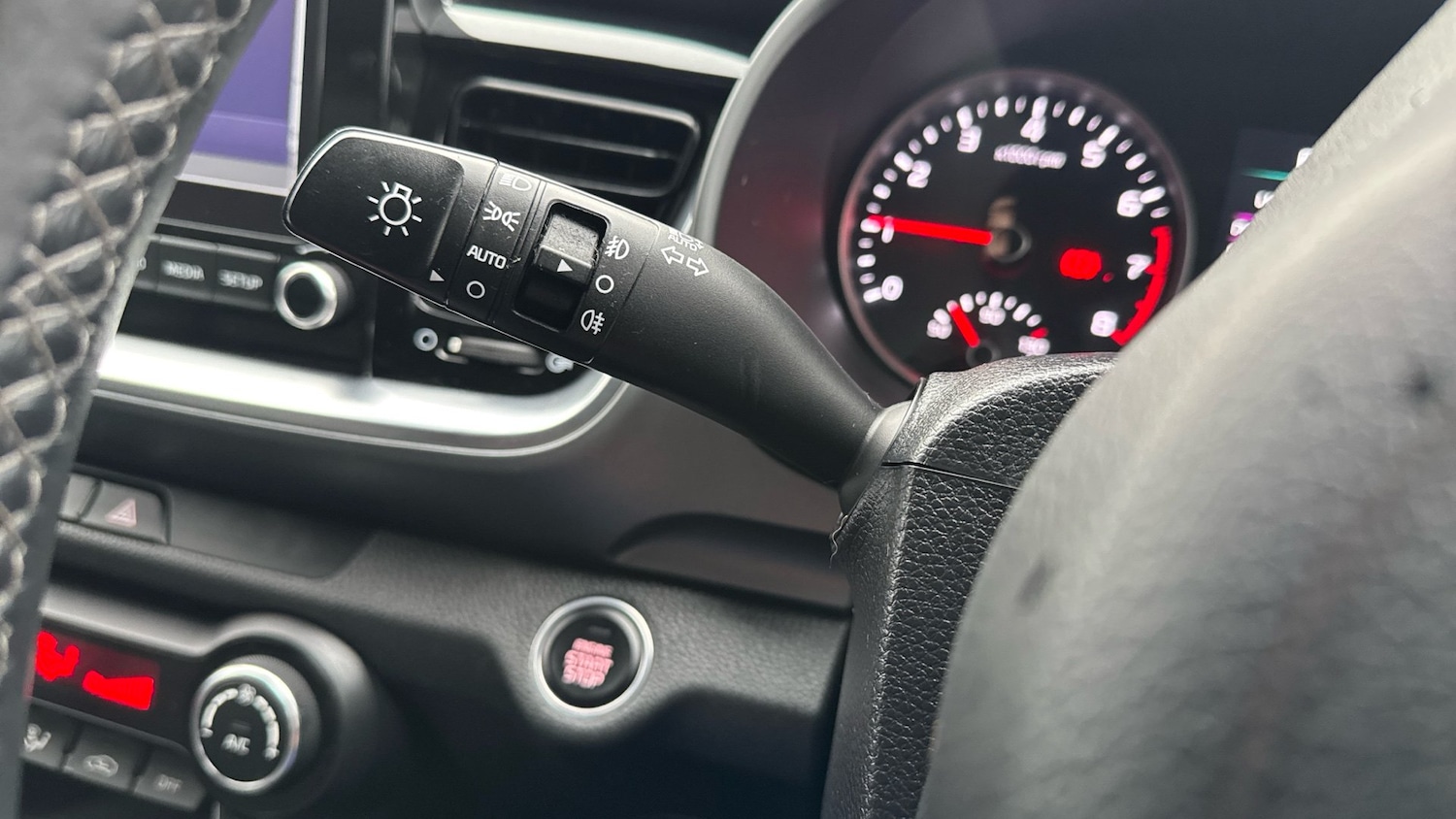 Used Kia Stonic 2023 for sale - 76577040: Photo 32