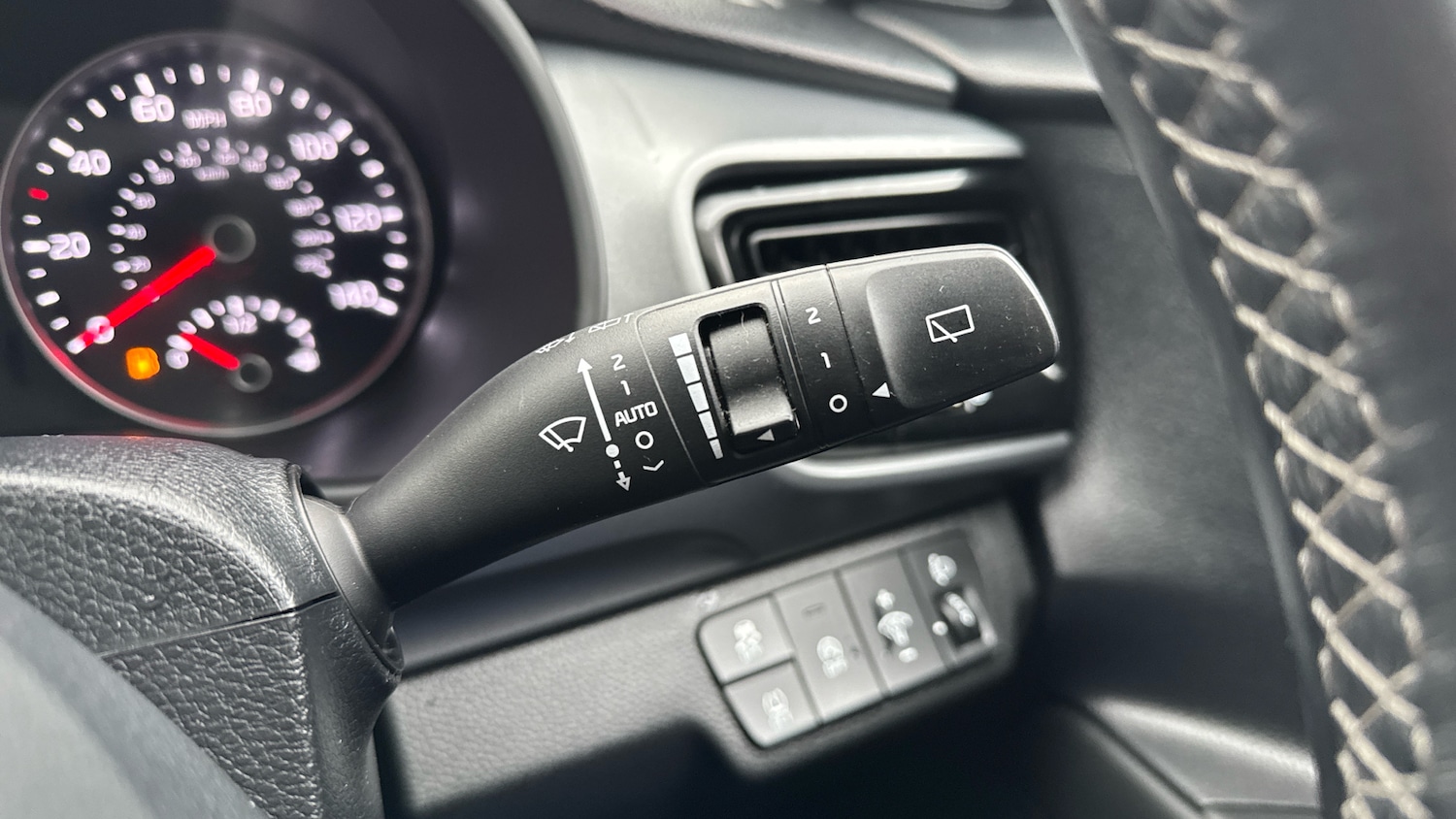 Used Kia Stonic 2023 for sale - 76577040: Photo 33