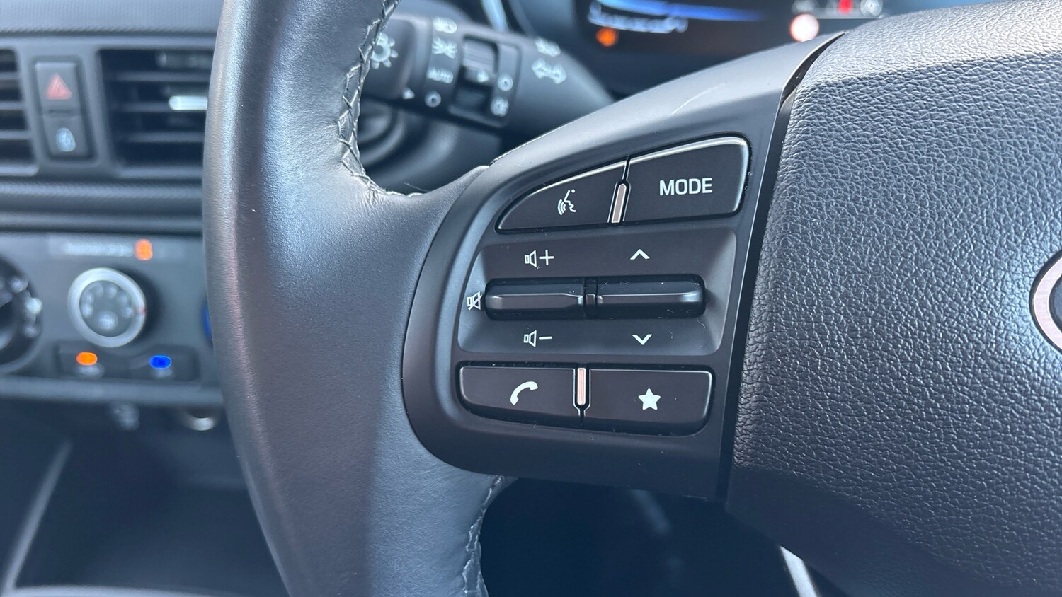 Used Hyundai i10 2023 for sale - 76766804: Photo 25