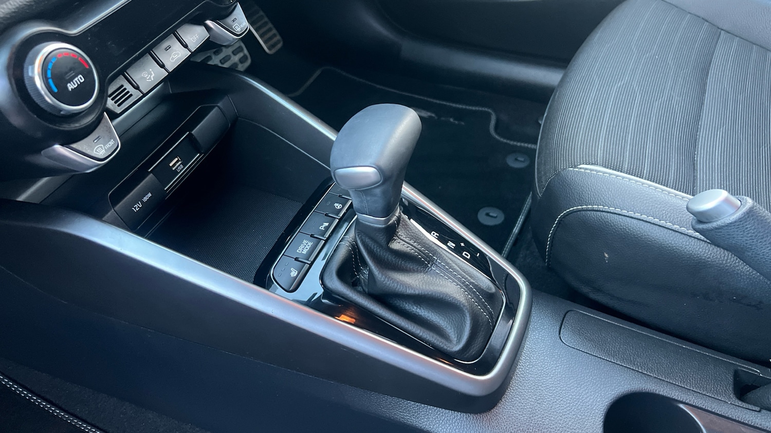 Used Kia Stonic 2024 for sale - 76908477: Photo 13