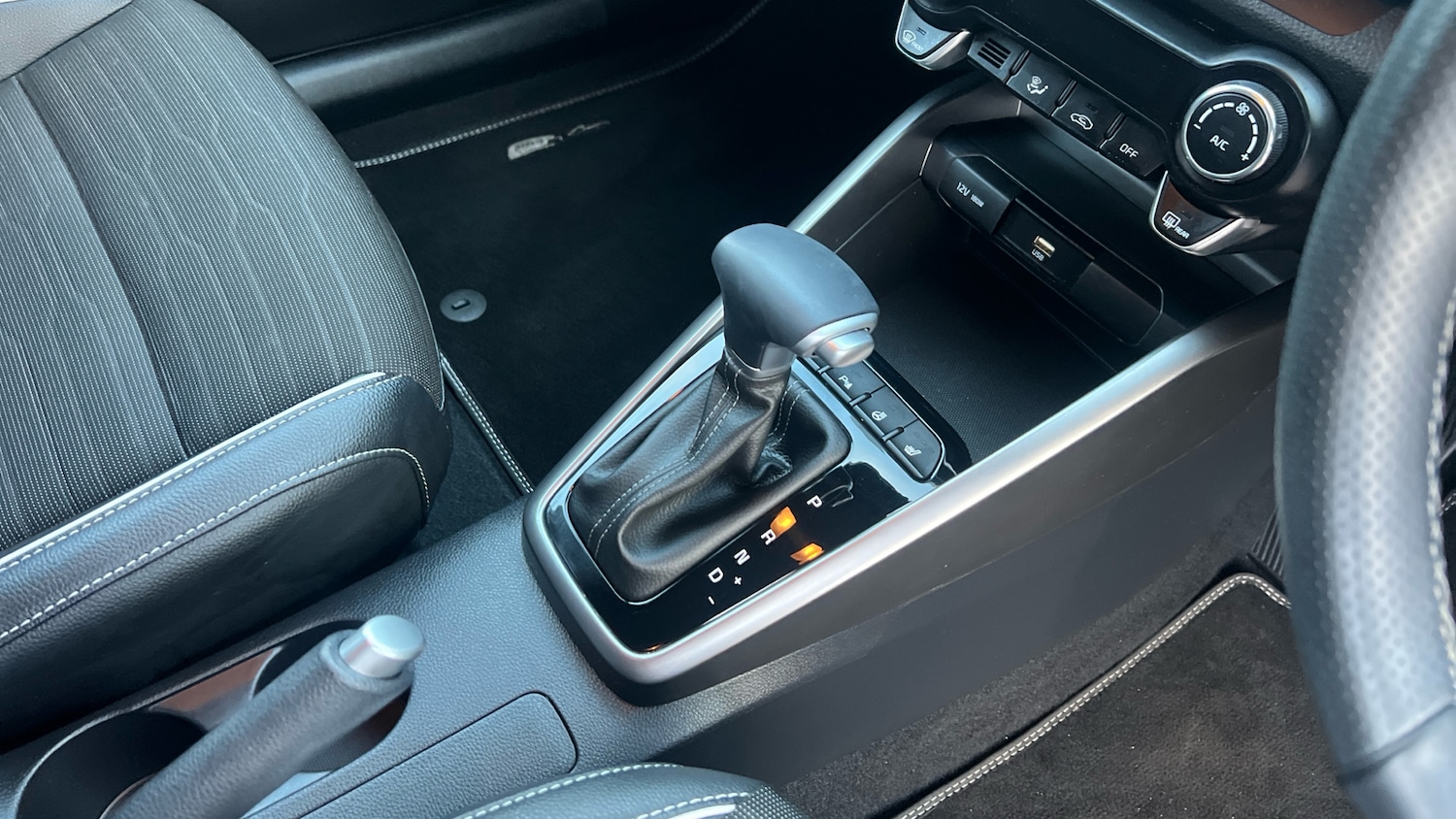 Used Kia Stonic 2024 for sale - 76908477: Photo 14