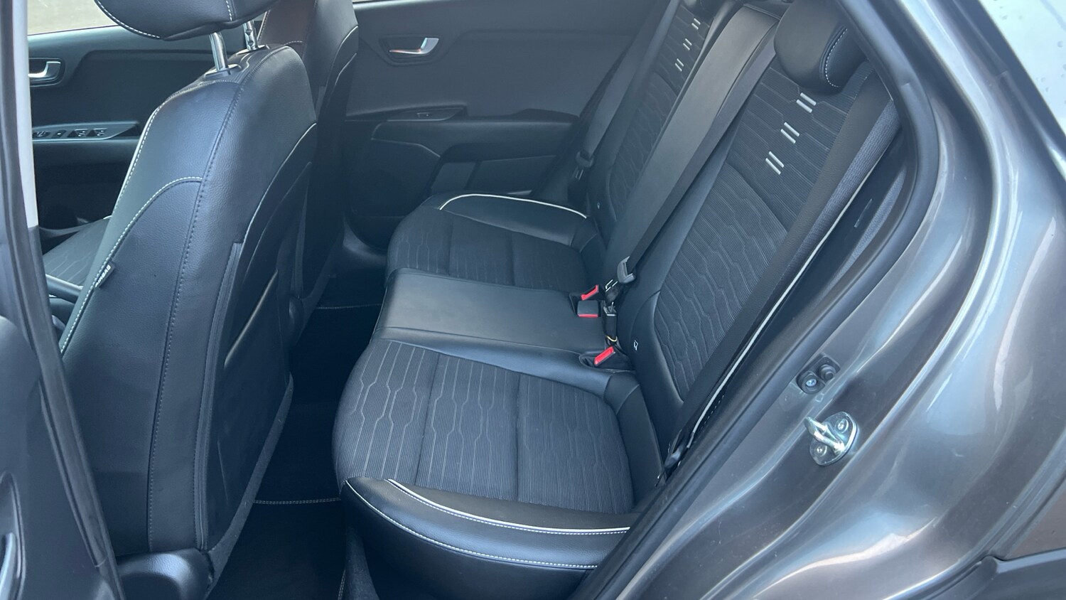 Used Kia Stonic 2024 for sale - 76908477: Photo 16