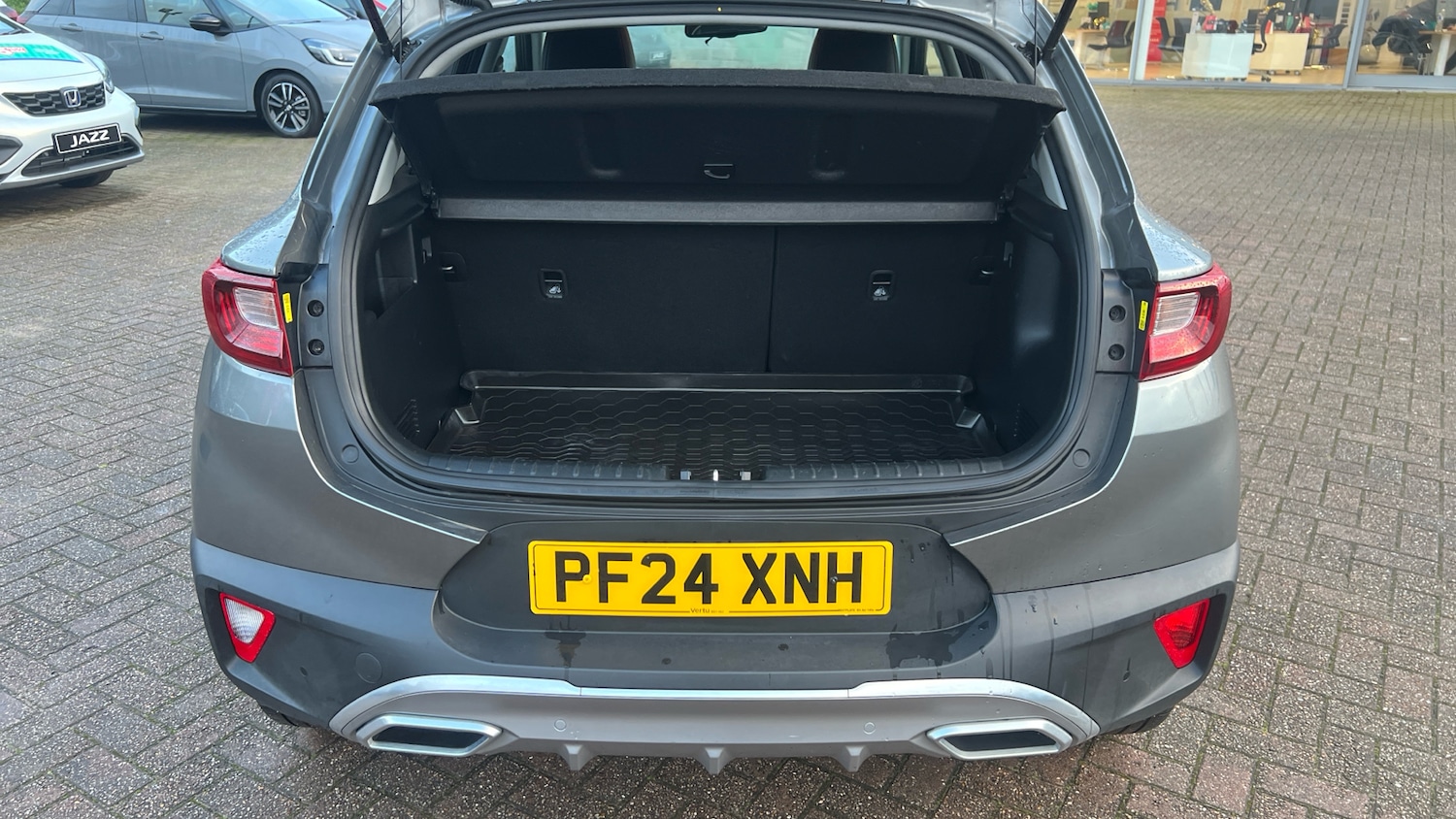 Used Kia Stonic 2024 for sale - 76908477: Photo 4