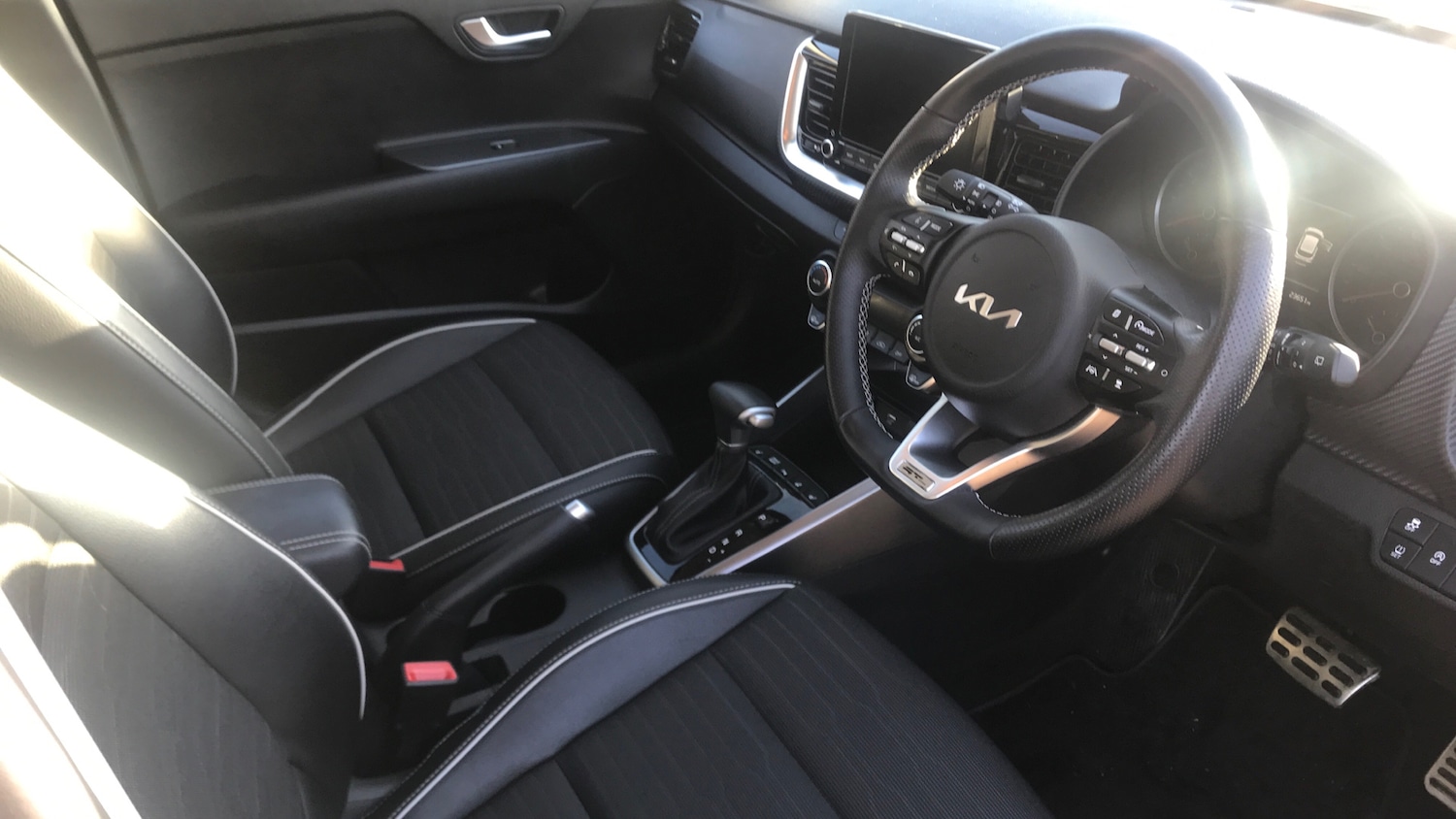 Used Kia Stonic 2023 for sale - 76766806: Photo 11