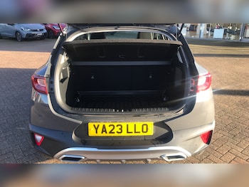 Used Kia Stonic 2023 for sale - 76766806: Photo