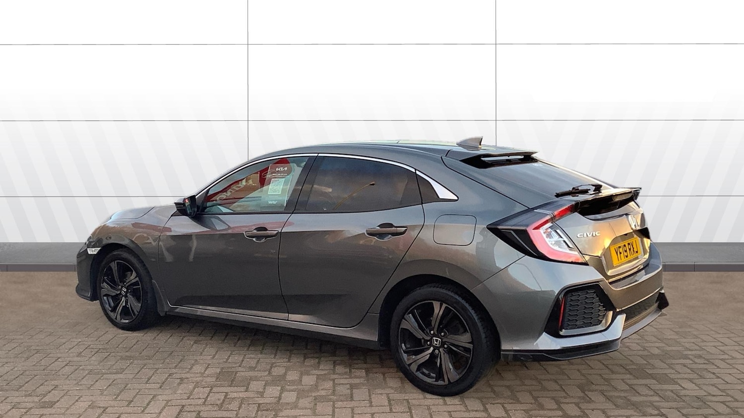 Used Honda Civic 2019 for sale - 76796851: Photo 2