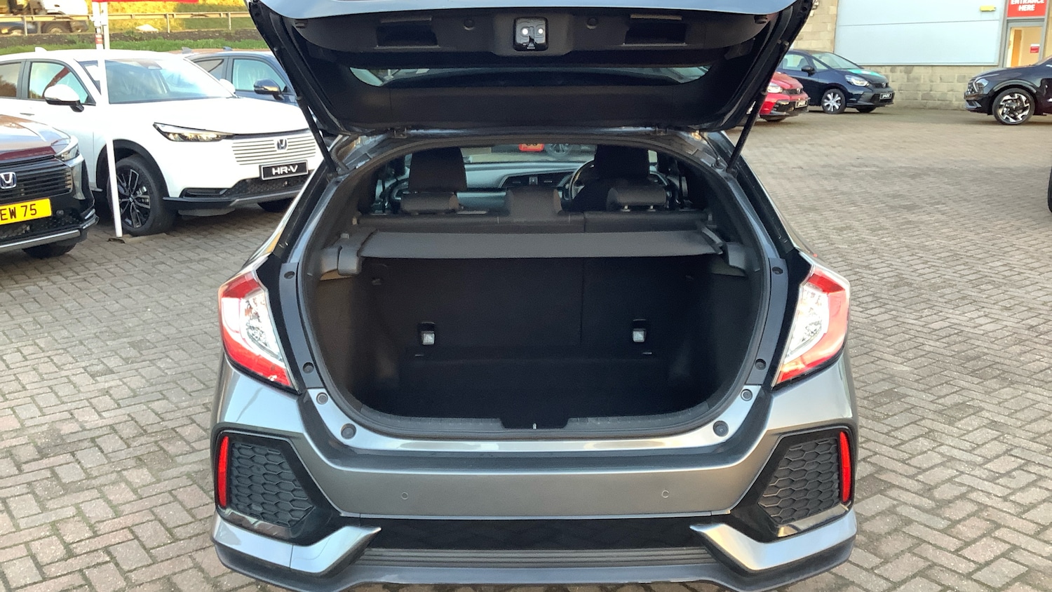 Used Honda Civic 2019 for sale - 76796851: Photo 4