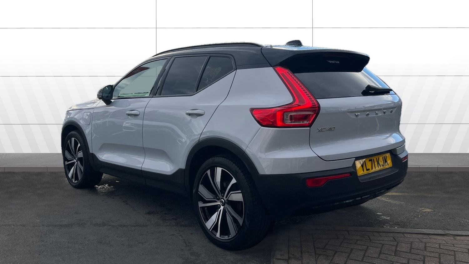 Used Volvo XC40 2021 for sale - 76421775: Photo 2