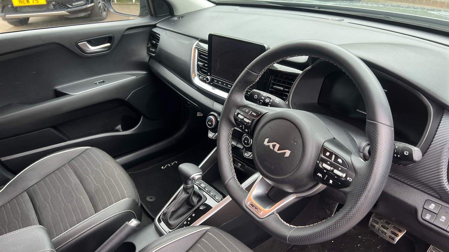 Used Kia Stonic 2024 for sale - 76736388: Photo 11