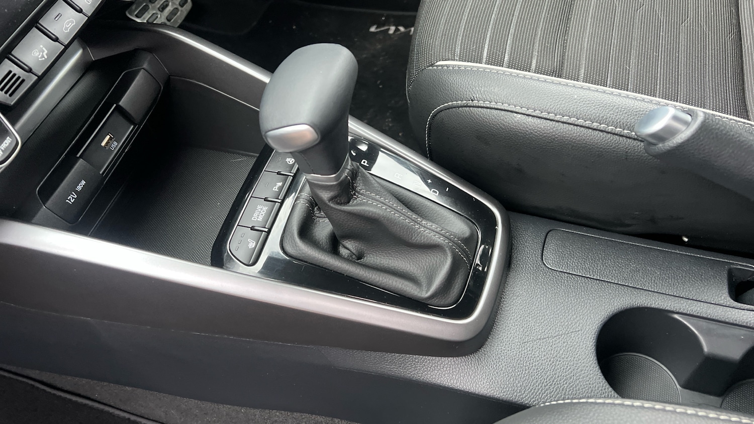 Used Kia Stonic 2024 for sale - 76736388: Photo 13