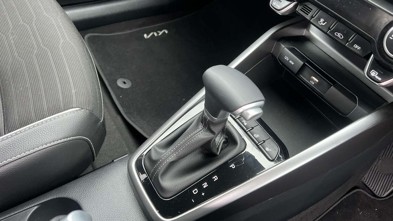 Used Kia Stonic 2024 for sale - 76736388: Photo 14