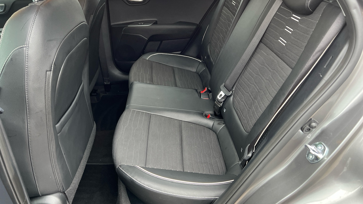 Used Kia Stonic 2024 for sale - 76736388: Photo 16