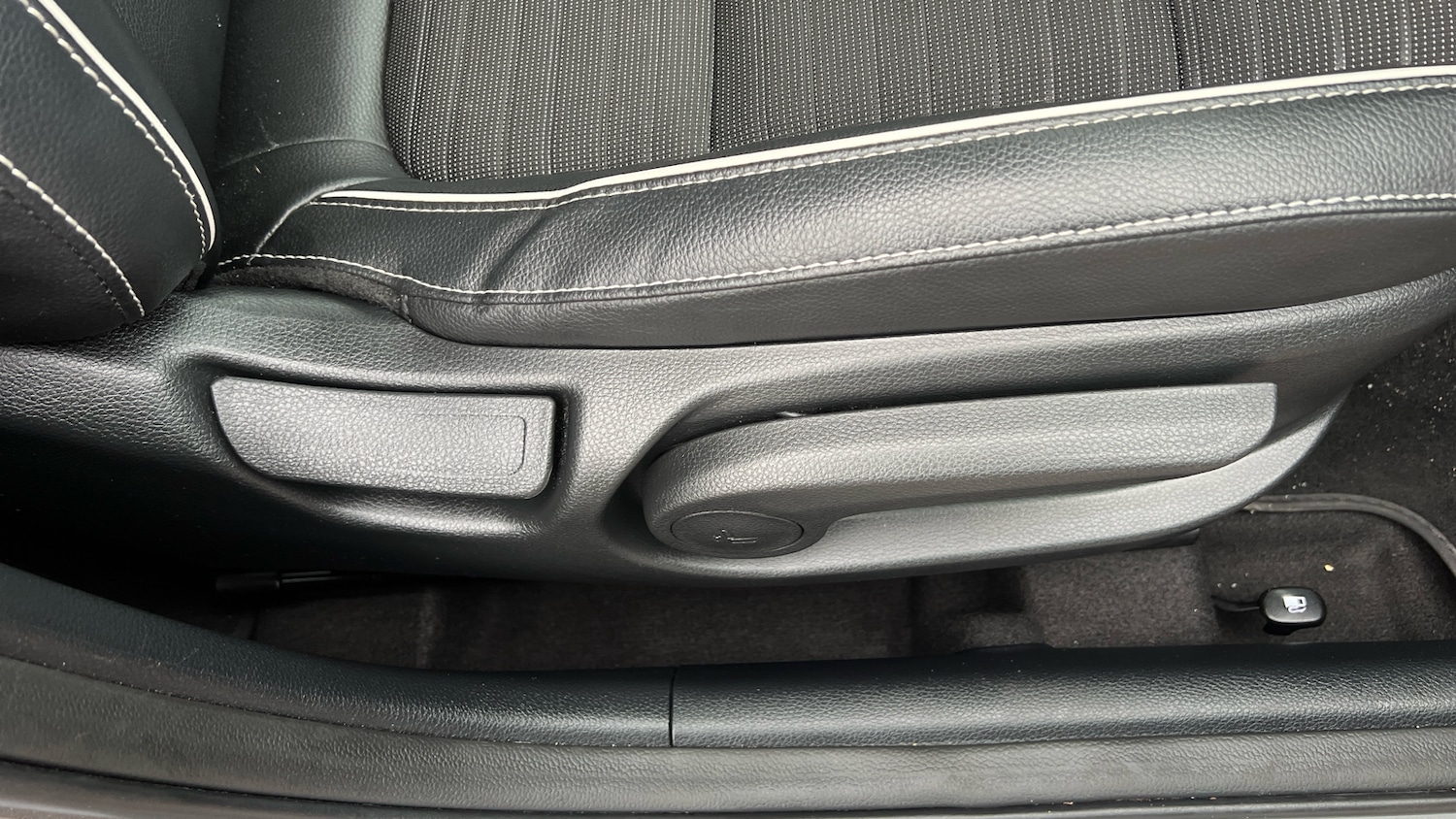 Used Kia Stonic 2024 for sale - 76736388: Photo 24