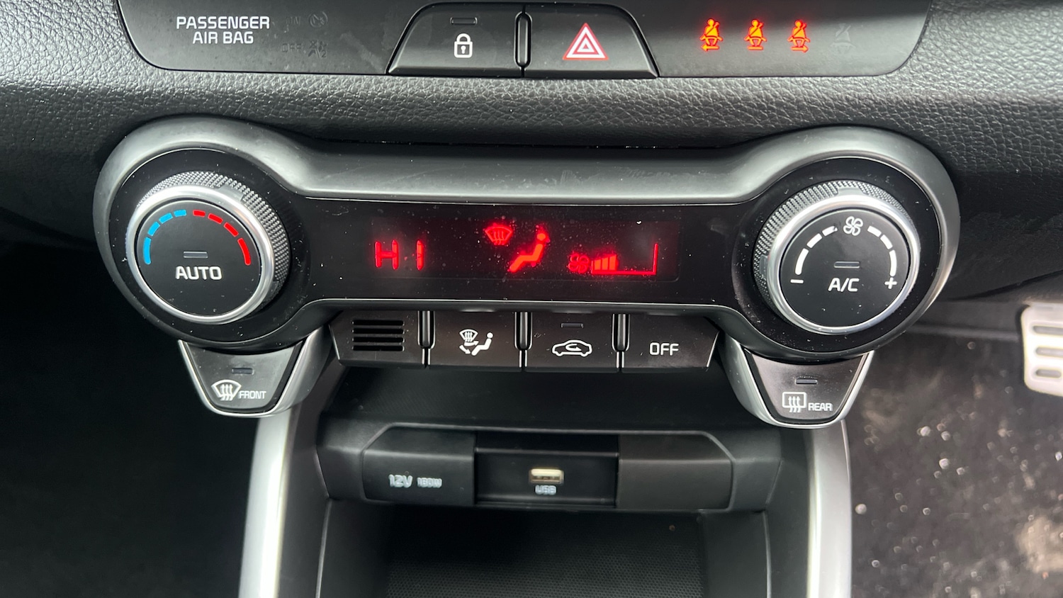 Used Kia Stonic 2024 for sale - 76736388: Photo 30