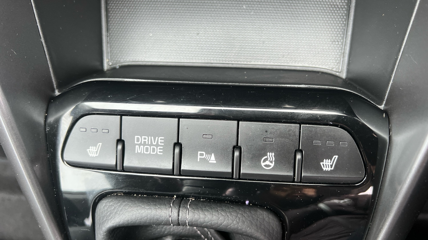 Used Kia Stonic 2024 for sale - 76736388: Photo 31