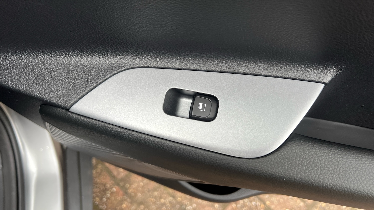 Used Kia Stonic 2024 for sale - 76736388: Photo 32