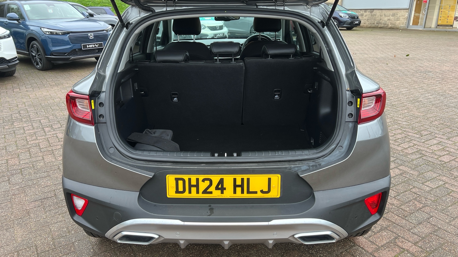 Used Kia Stonic 2024 for sale - 76736388: Photo 4