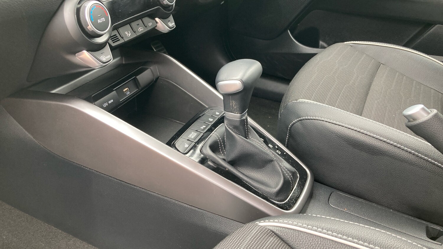 Used Kia Stonic 2023 for sale - 78190885: Photo 13