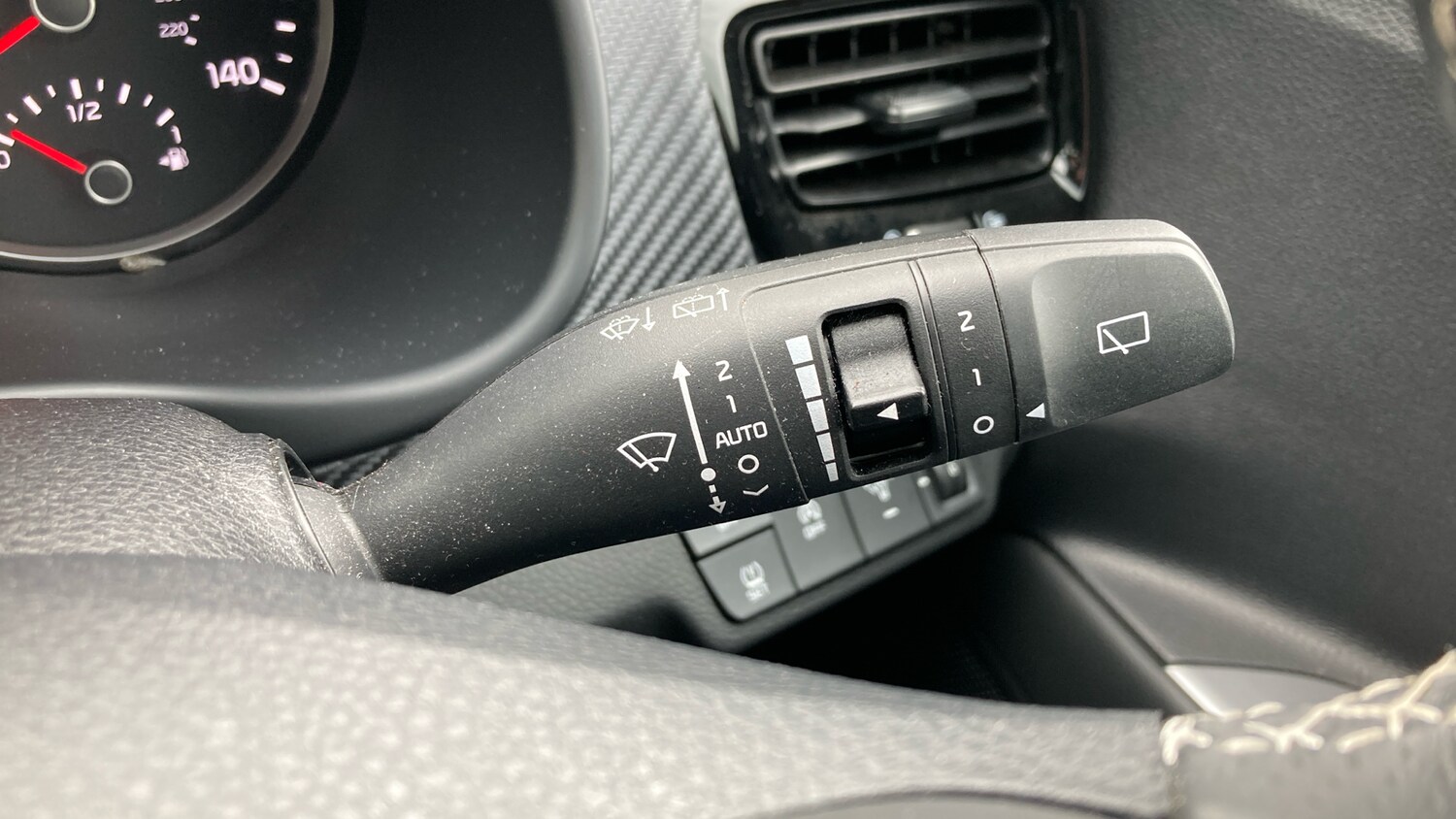 Used Kia Stonic 2023 for sale - 78190885: Photo 27