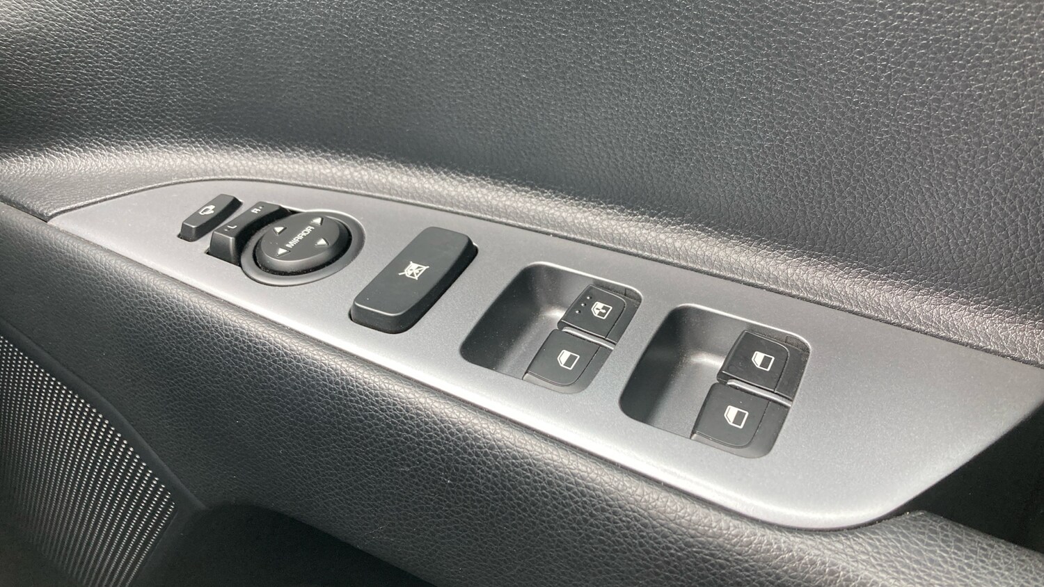 Used Kia Stonic 2023 for sale - 78190885: Photo 30