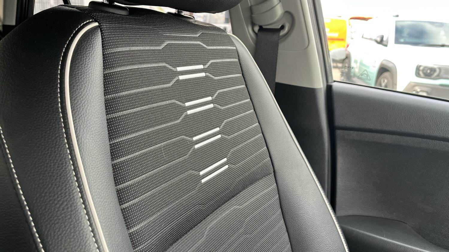 Used Kia Stonic 2023 for sale - 78190885: Photo 45