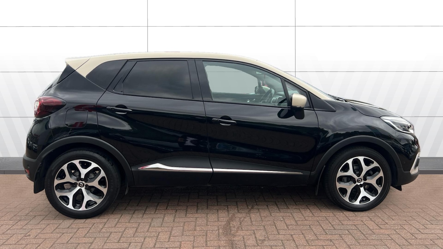 Used Renault Captur 2018 for sale - 76363219: Photo 5