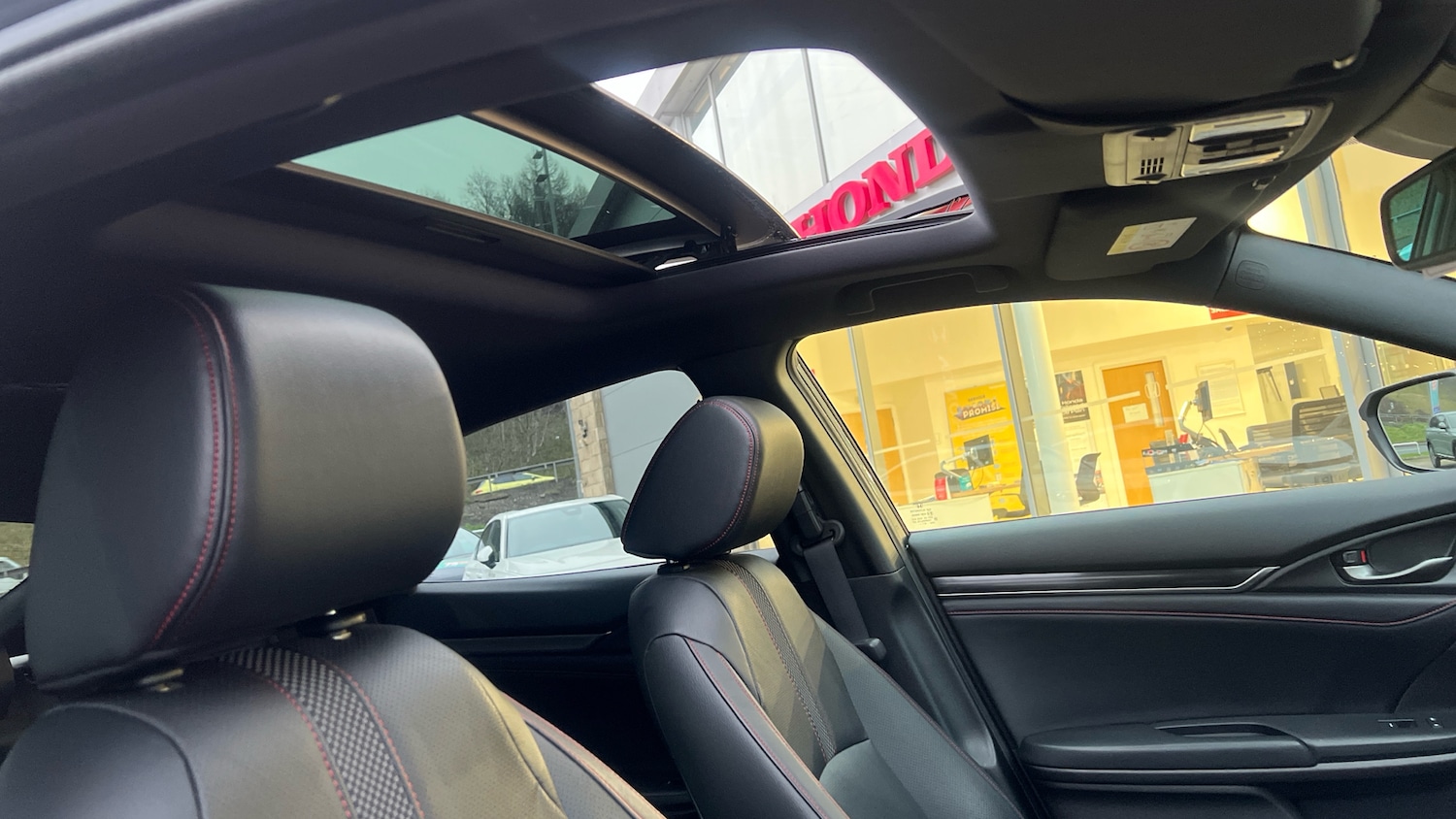 Used Honda Civic 2020 for sale - 77516369: Photo 32