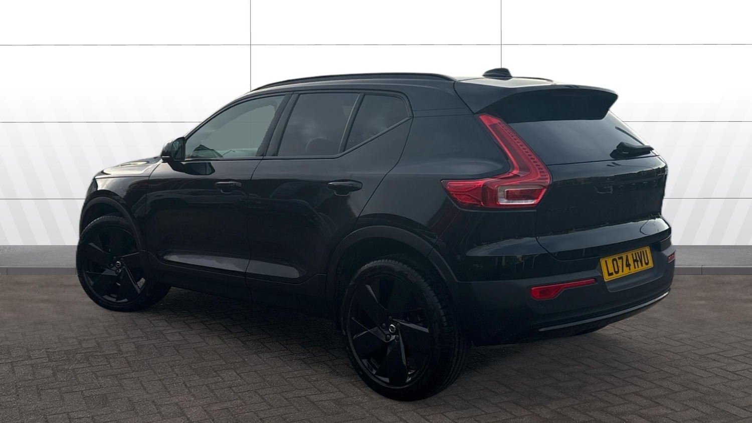 Used Volvo XC40 2024 for sale - 76791702: Photo 2