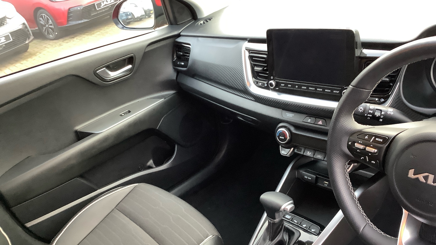 Used Kia Stonic 2024 for sale - 77026025: Photo 14