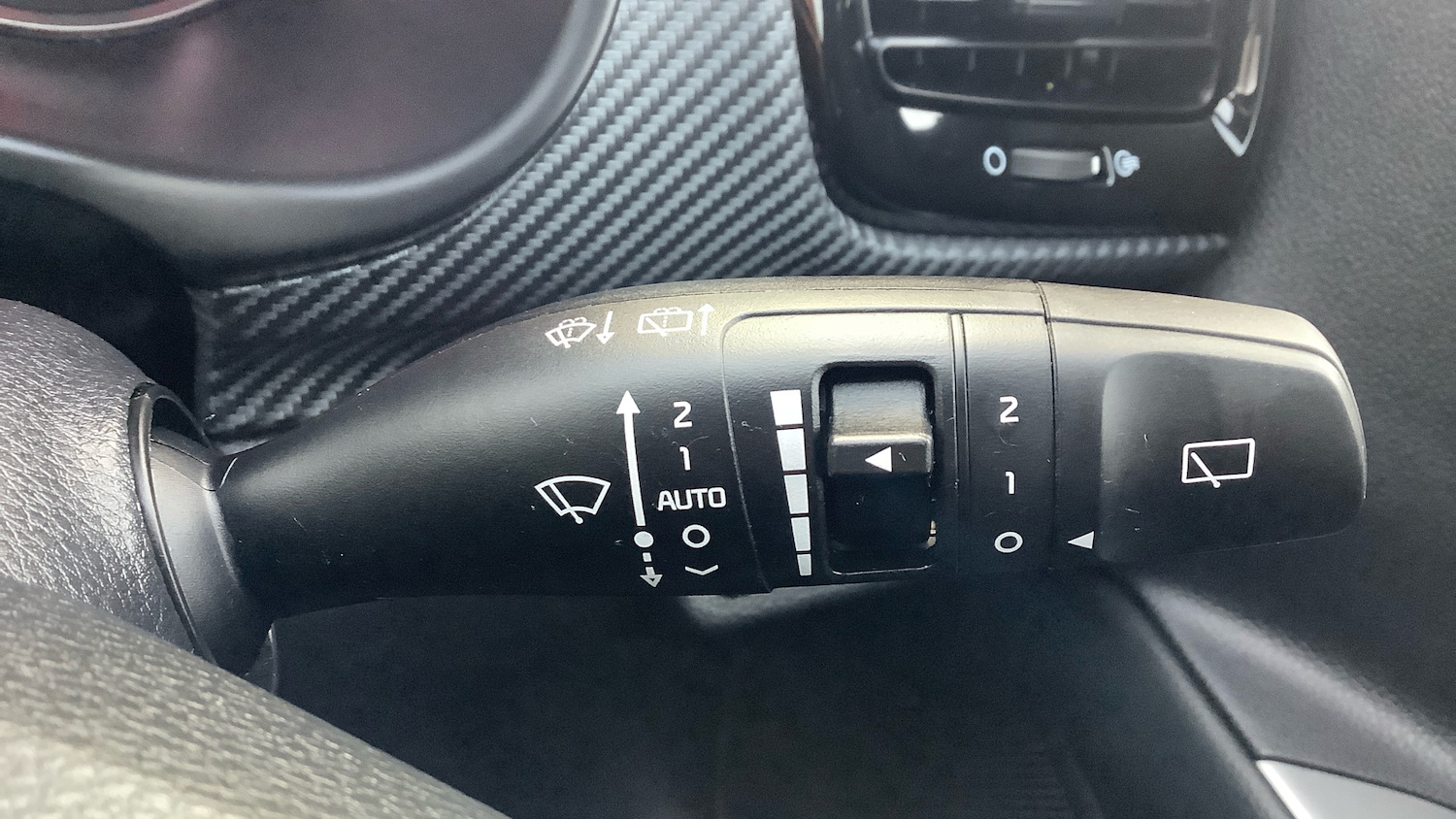 Used Kia Stonic 2024 for sale - 77026025: Photo 23