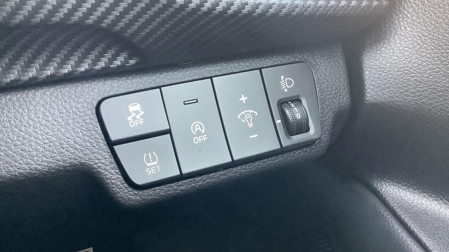 Used Kia Stonic 2024 for sale - 77026025: Photo 32