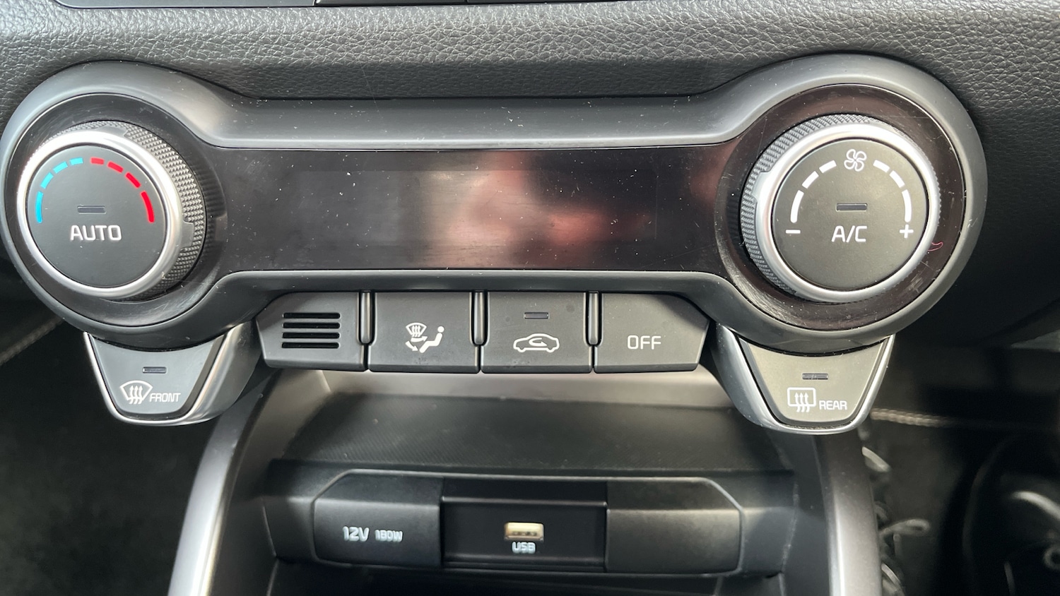 Used Kia Stonic 2023 for sale - 77717682: Photo 33