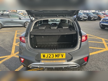 Used Kia Stonic 2023 for sale - 77717682: Photo