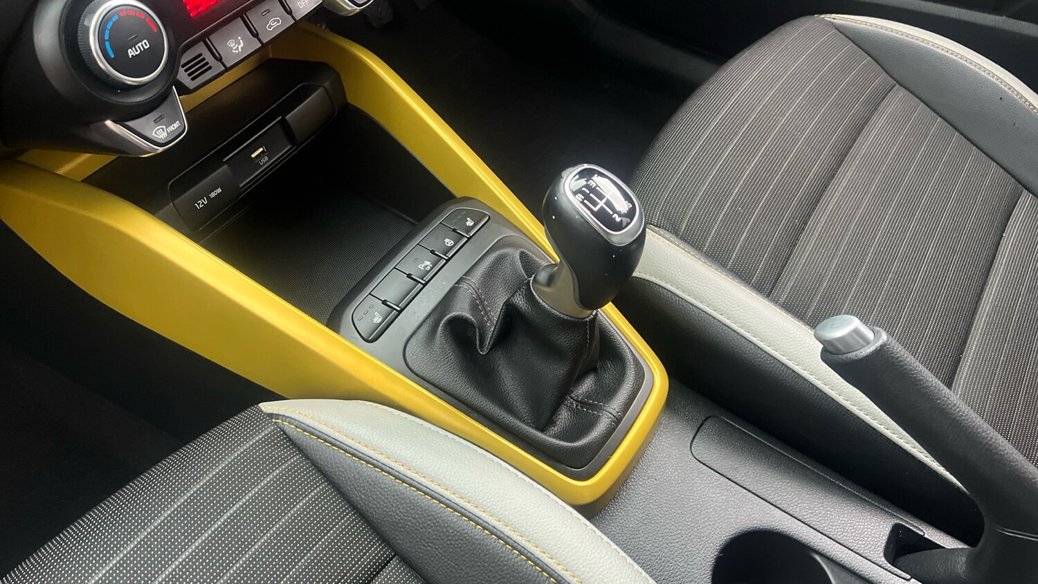 Used Kia Stonic 2023 for sale - 77517443: Photo 13