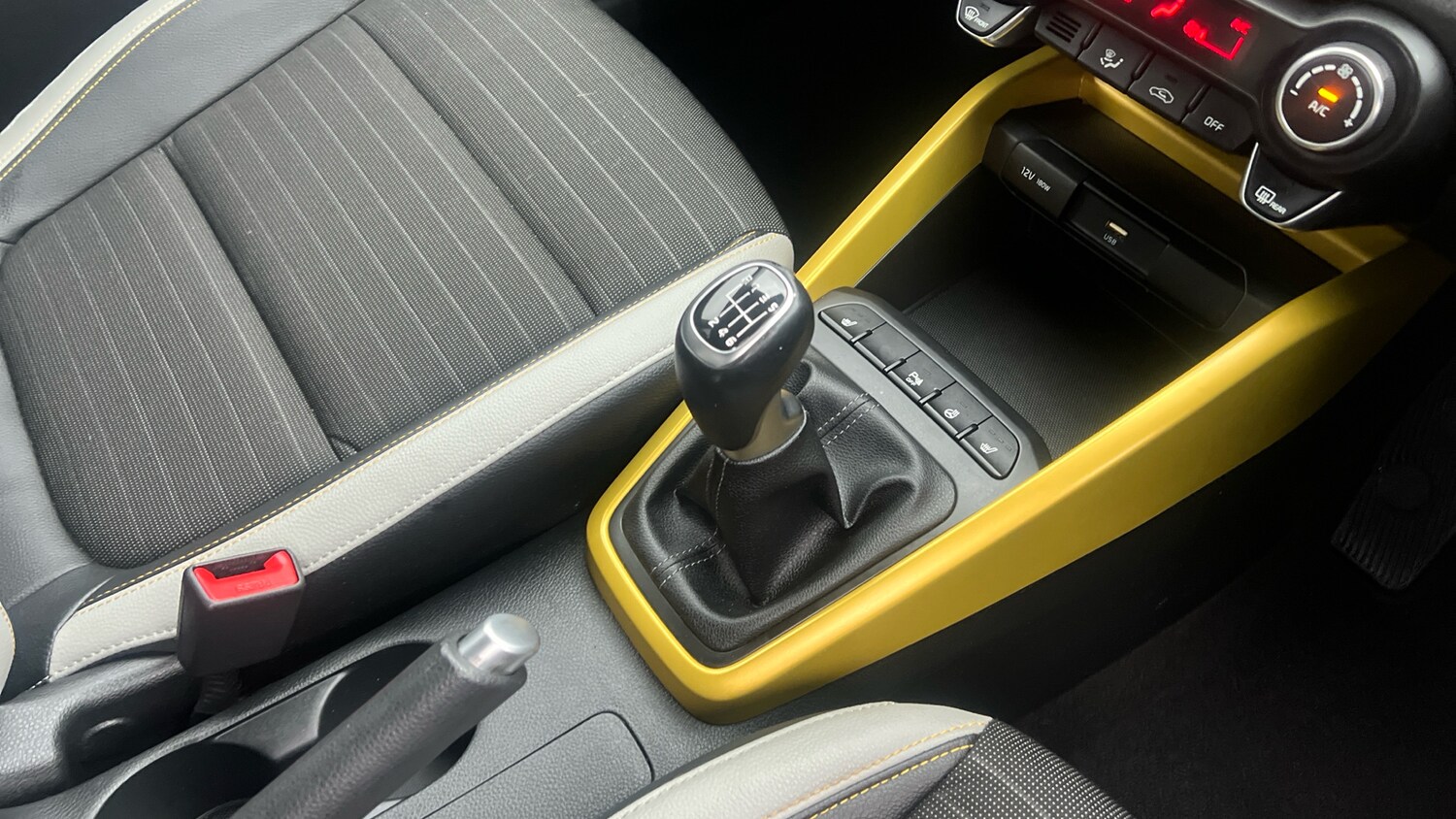 Used Kia Stonic 2023 for sale - 77517443: Photo 14